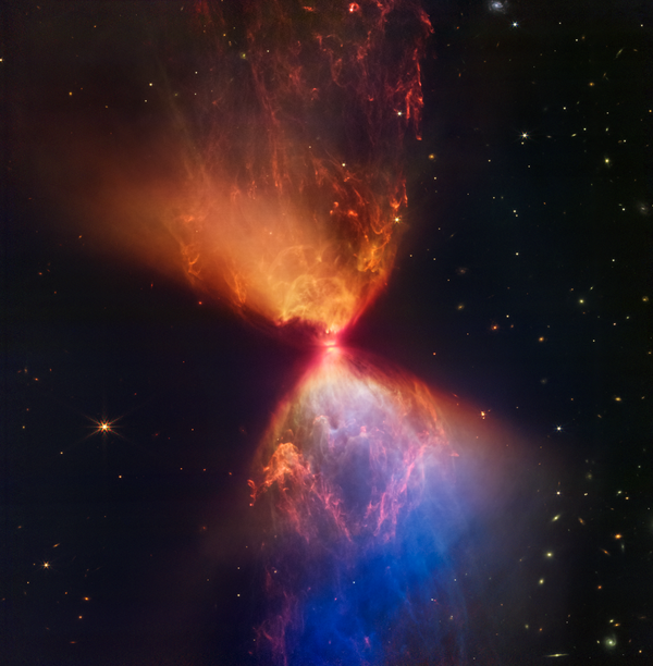 Ένα άστρο, λίγο πριν γεννηθεί: Το διαστημικό τηλεσκόπιο James Webb απαθανάτισε ένα νέφος σε σχήμα κλεψύδρας