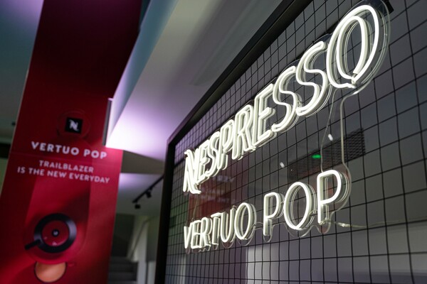Vertuo Pop: Η επανάσταση στον καφέ αποκτά χρώμα με τη νέα μηχανή της Nespresso