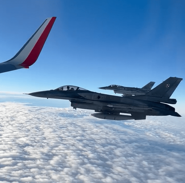 Πολωνία: Συνοδεία F-16 απογειώθηκε το αεροσκάφος που μετέφερε την εθνική στο Μουντιάλ