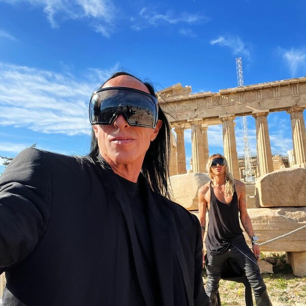 Rick Owens και Tyrone Dylan στην Ελλάδα: Ποζάρουν μαζί στην Ακρόπολη- «Hunting for Ήλιος»