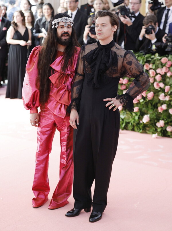 Ο Alessandro Michele εγκαταλείπει την Gucci. Ποιος είναι ικανός, όμως, να τον διαδεχτεί;