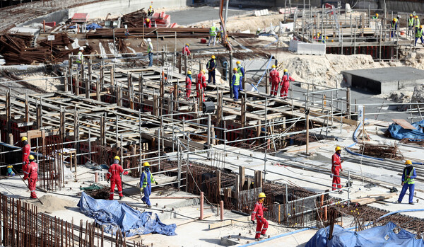 Ευρωκοινοβούλιο προς Κατάρ: Να αποζημιωθούν οι οικογένειες των εργατών που σκοτώθηκαν στις προετοιμασίες του Μουντιάλ