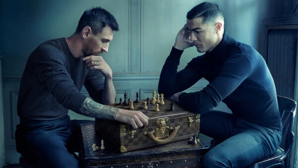 Η λεπτομέρεια στη φωτογραφία Ρονάλντο-Μέσι για τη Louis Vuitton -«Αντέγραψαν» κορυφαίο αγώνα σκάκι