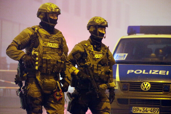 Europol: Πρωτοφανής επιχείρηση σε 11 χώρες - Συνελήφθησαν 44 μέλη εγκληματικού δικτύου