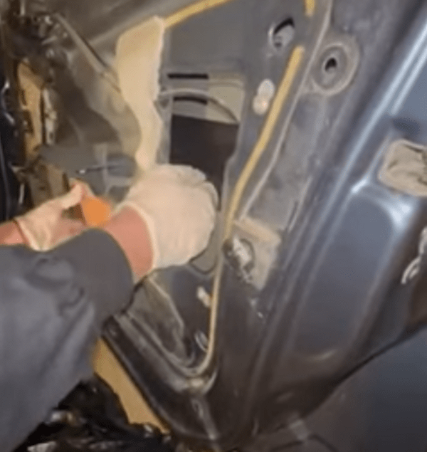 Βόλος: Ζευγάρι είχε κρύψει 10 κιλά ηρωίνης στις πόρτες αυτοκινήτου