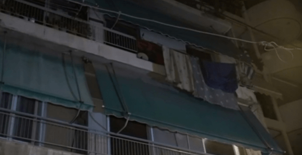 Φωτιά στο Μεταξουργείο: Διασωληνωμένος ο 5χρονος που ανασύρθηκε χωρίς τις αισθήσεις του