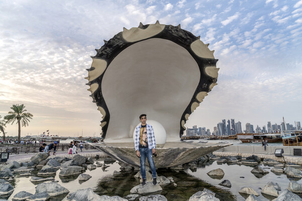 H Πέρλα: Οι εργάτες του Κατάρ μέσα από τον φωτογραφικό φακό της Όλγας Στεφάτου
