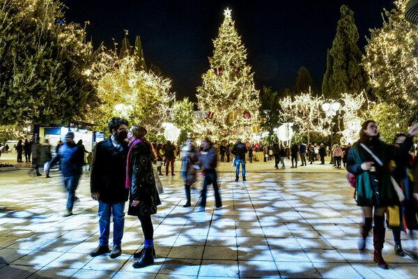 Σήμερα η φωταγώγηση του χριστουγεννιάτικου δέντρου στην πλατεία Συντάγματος