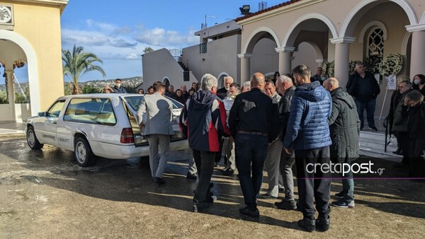 Θλίψη στην κηδεία της 21χρονης Έμμας -Το τελευταίο αντίο από συγγενείς και φίλους