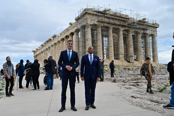Στην Αθήνα ο δήμαρχος της Νέας Υόρκης: Σύμφωνο αδελφοποίησης των δύο πόλεων