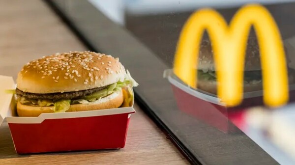 ΗΠΑ: Τα McDonald's θα δώσουν σε 3 νικητές τη «χρυσή κάρτα» για δωρεάν γεύματα για 50 χρόνια