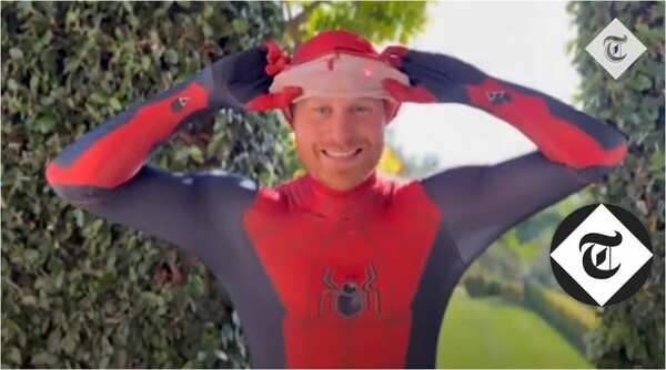 Ο πρίγκιπας Χάρι ντύθηκε spiderman και ευχήθηκε «καλά Χριστούγεννα» - για καλό σκοπό 