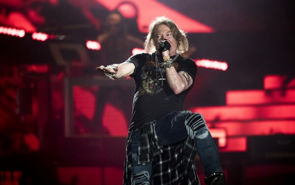 Οι Guns N’ Roses μηνύσουν κατάστημα όπλων στο Τέξας