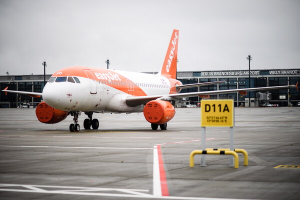 Αναγκαστική προσγείωση αεροσκάφους της EasyJet στην Πράγα μετά απειλή για βόμβα