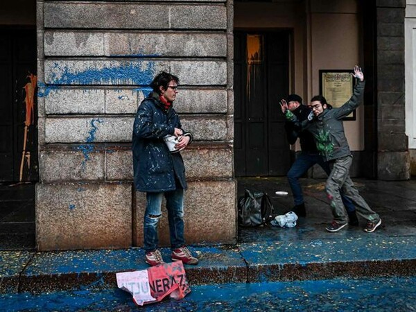 Ακτιβιστές για το κλίμα πέταξαν μπογιές στην Σκάλα του Μιλάνου 