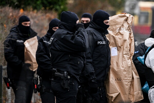 Germany Arrests 25 Suspected of Planning to Overthrow Government