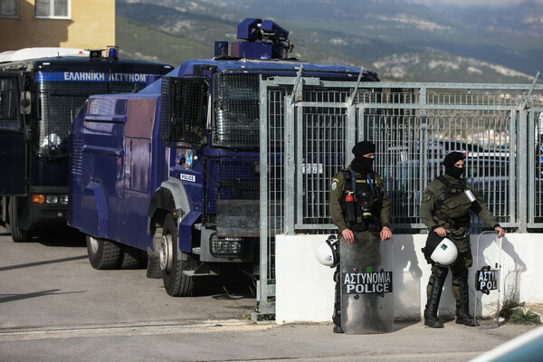 Σε εξέλιξη μεγάλη αστυνομική επιχείρηση στη δυτική Αττική