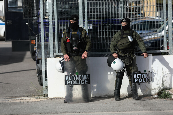 Σε εξέλιξη μεγάλη αστυνομική επιχείρηση στη δυτική Αττική