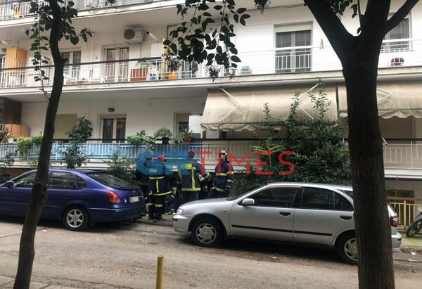 Θεσσαλονίκη: Νεκρός άνδρας μετά από πτώση από φωταγωγό πολυκατοικίας