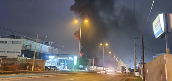 Φωτιά σε εργοστάσιο στον Ασπρόπυργο - Μήνυμα από το 112 για επικίνδυνους καπνούς