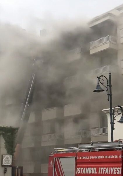 Στις φλόγες πολυτελές ξενοδοχείο στον Βόσπορο 