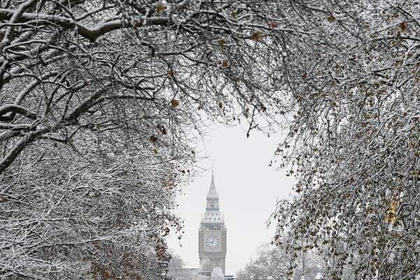 Schools close and trains cancelled amid further warnings of snow and ice Updated