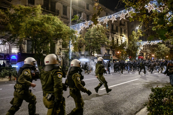 Θανατος 16χρονου: Επεισόδια στο κέντρο της Αθήνας - Χημικά και κρότου λάμψης