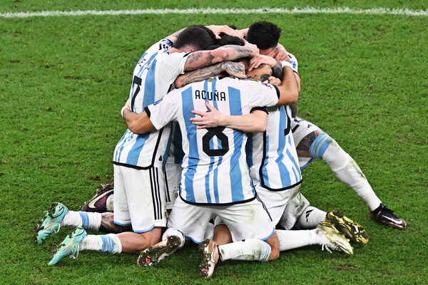 Μουντιάλ 2022: Παγκόσμια πρωταθλήτρια η Αργεντινή στα πέναλτι- Το σήκωσε o Μέσι