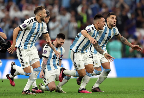 Μουντιάλ 2022: Παγκόσμια πρωταθλήτρια η Αργεντινή στα πέναλτι- Το σήκωσε o Μέσι