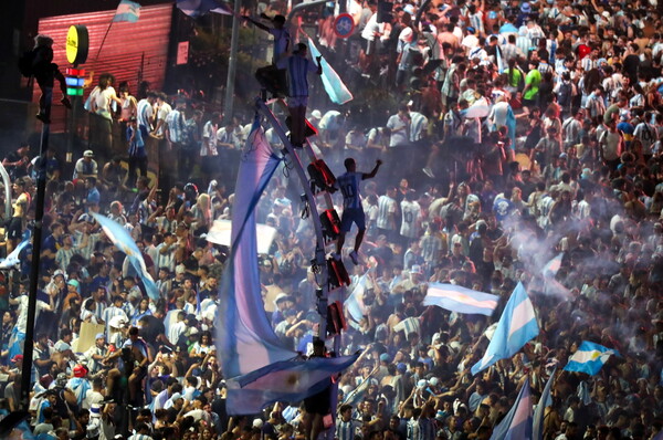 Μουντιάλ 2022: Η λαοθάλασσα των Αργεντινών που βγήκε στους δρόμους- Εντυπωσιακά πλάνα από drone