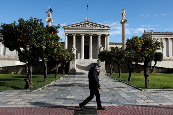 Ακαδημία Αθηνών: Αντετοκούνμπο, «κυρά Ρηνιώ» της Κινάρου, αλλά και δύο «ακριτικές» δασκάλες μεταξύ των τιμώμενων 