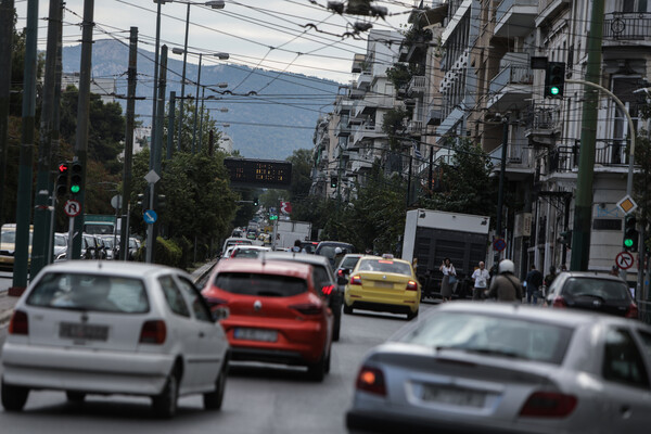 Οχήματα σε δρόμο