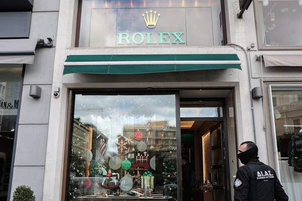 Μαρτυρίες από την ληστεία σε κατάστημα της Rolex στην πλατεία Καρύτση