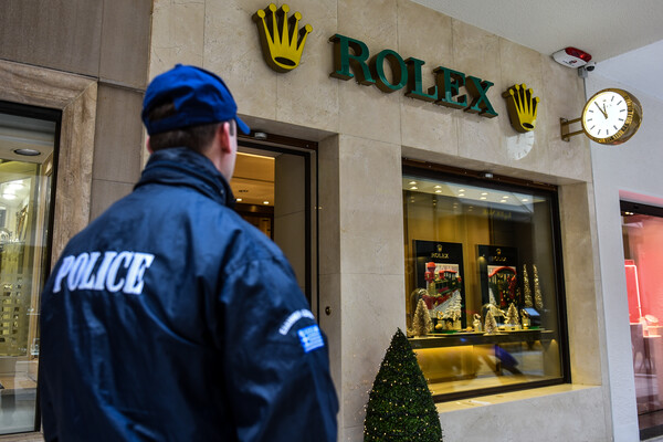 Ληστεία σε κατάστημα της Rolex στην πλατεία Καρύτση