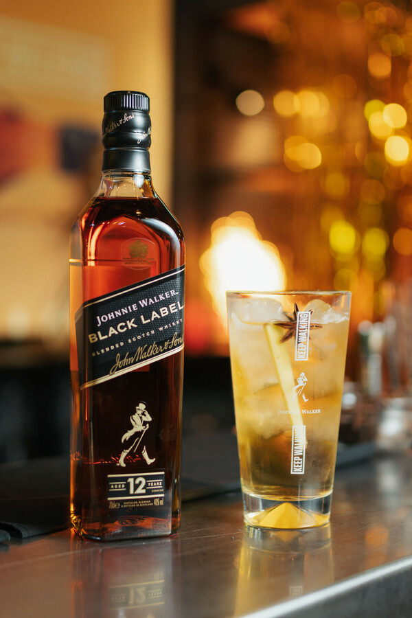 Μια βραδιά έκπληξη από το Johnnie Walker και τον Κωνσταντίνο Αργυρό