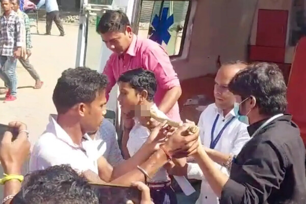 Μαθητής τραυματίστηκε από ακόντιο σε φρικτό ατύχημα σε σχολείο- Διαπέρασε τον λαιμό του