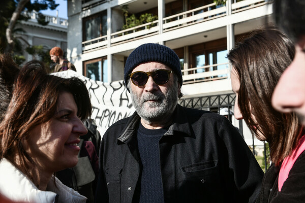 Μαζική πορεία στο κέντρο της Αθήνας από σπουδαστές καλλιτεχνικών σχολών