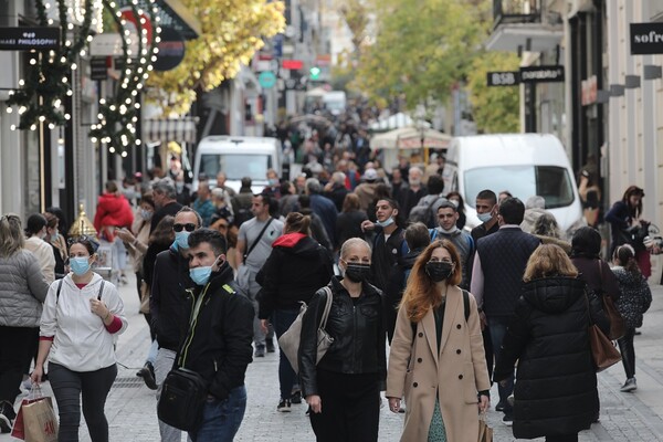 «Κοκτέιλ» γρίπης, κορωνοϊού και αναπνευστικών ιών- Γιατί φοβούνται έξαρση μετά τις γιορτές