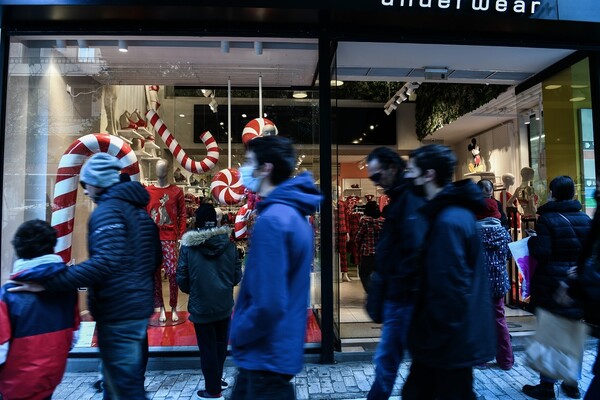 Παραμονή Χριστουγέννων: Ανοιχτά καταστήματα και σούπερ μάρκετ- Τι ώρα κλείνουν σήμερα