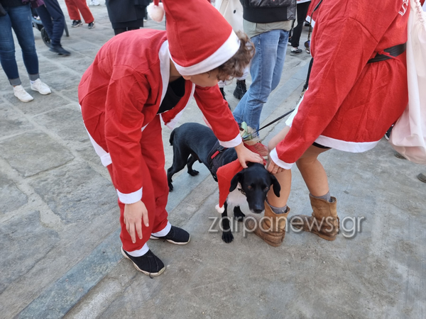 Santa Run Chania 2022: Μικροί και μεγάλοι Αγιοβασίληδες γέμισαν το λιμάνι