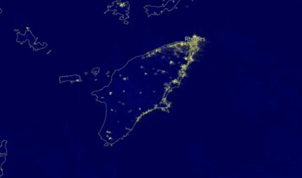 H «Xριστουγεννιάτικη Ελλάδα» από το διάστημα -Εικόνες από δορυφόρο
