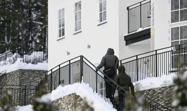 Σουηδία: Οι «εντελώς αδιάφοροι», φιλήσυχοι γείτονες ίσως είναι Ρώσοι κατάσκοποι - Κινηματογραφική έφοδος των ειδικών δυνάμεων