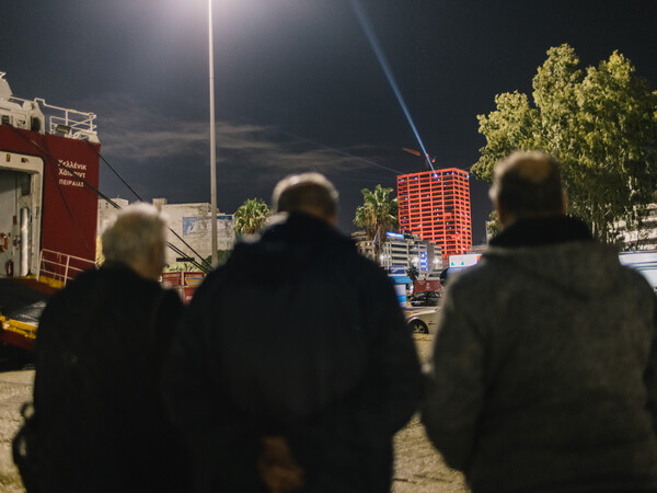 Ένα βράδυ με τους άστεγους στο λιμάνι του Πειραιά