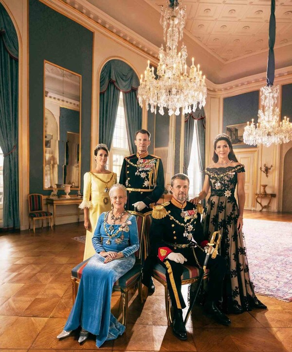 Μαργαρίτα Β' της Δανίας: Το Χρυσό Ιωβηλαίο και οι αλλαγές στους βασιλικούς τίτλους των συγγενών