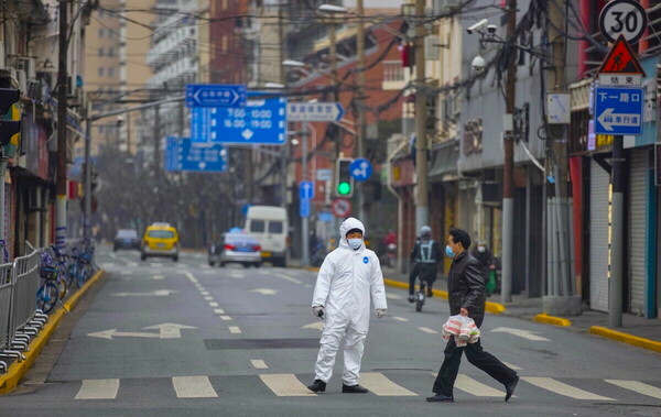 Έκρηξη κρουσμάτων κορωνοϊού στην Κίνα, έκτακτη συνεδρίαση στην ΕΕ 