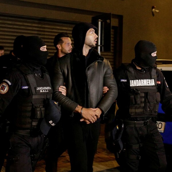 Το μισογυνικό προϊόν «Άντριου Τέιτ»: Οι ξυλοδαρμοί, η... ιδεολογία, το trafficking