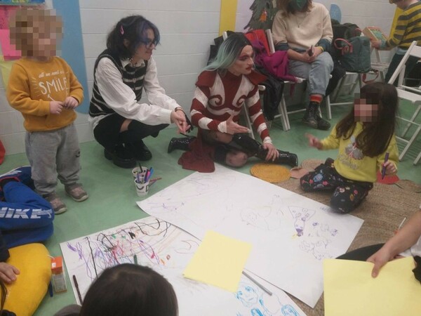 Παιδιά στη Θεσσαλονίκη άκουσαν παραμύθια από Drag Queen