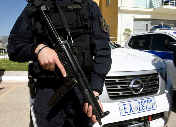 Αστυνομική επιχείρηση στο Ζεφύρι – Τρεις συλλήψεις – Βρέθηκε βλήμα όλμου