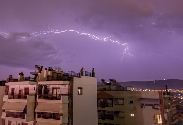 Αστραπή πάνω από τη Θεσσαλονίκη