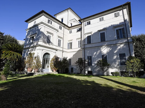 US-born princess vows to stay in Rome villa despite eviction order